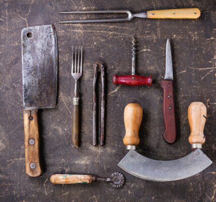 HOW TO SHARPEN KITCHEN KNIVES